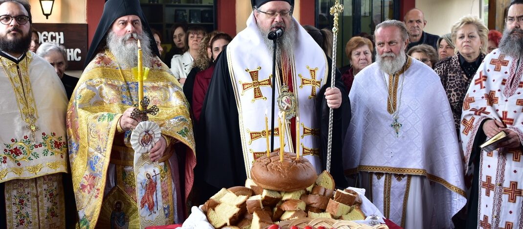 Ο Σεβασμιώτατος χοροστάτησε στη Θεία Λειτουργία στην πανηγυρίζουσα Ι.Μ. Αγίων Ραφαήλ, Νικολάου και Ειρήνης Πυργετού.