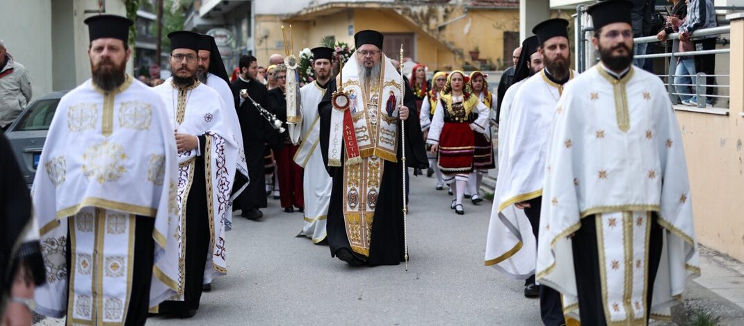 Η Λιτανεία της Θαυματουργού Εικόνας της Ζωοδόχου Πηγής στη Λάρισα.