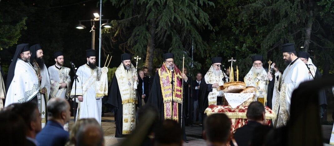 Ο Πανηγυρικός Εσπερινός και η Λιτανεία των Λειψάνων του πολιούχου και προστάτου της Λάρισας Αγίου Αχιλλίου.