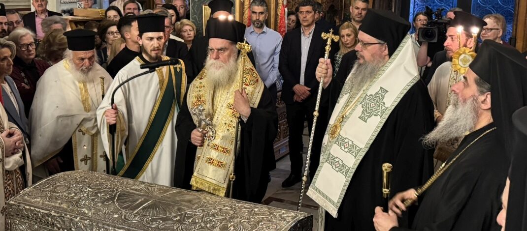 Ο υπαίθριος προεόρτιος Εσπερινός στην Αρχαία Βασιλική του Αγίου Αχιλλίου.