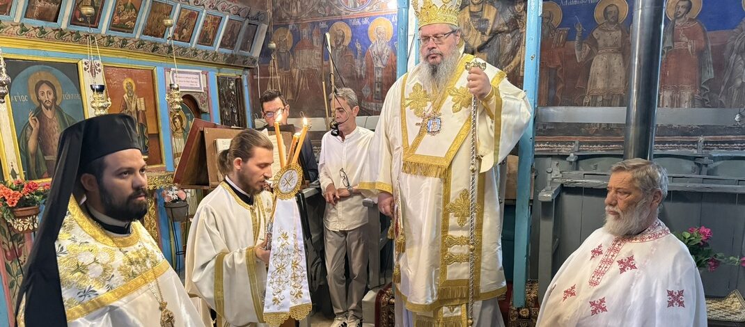Στον Κοιμητηριακό Ιερό Ναό Αγίας Παρασκευής Λουτρού ο Σεβασμιώτατος.