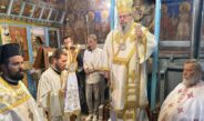 Στον Κοιμητηριακό Ιερό Ναό Αγίας Παρασκευής Λουτρού ο Σεβασμιώτατος.