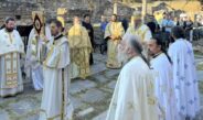 Αρχιερατική Θεία Λειτουργία στη Βασιλική του Αγίου Αχιλλίου Πρεσπών για τα 1.400 χρόνια του Ακαθίστου Ύμνου.