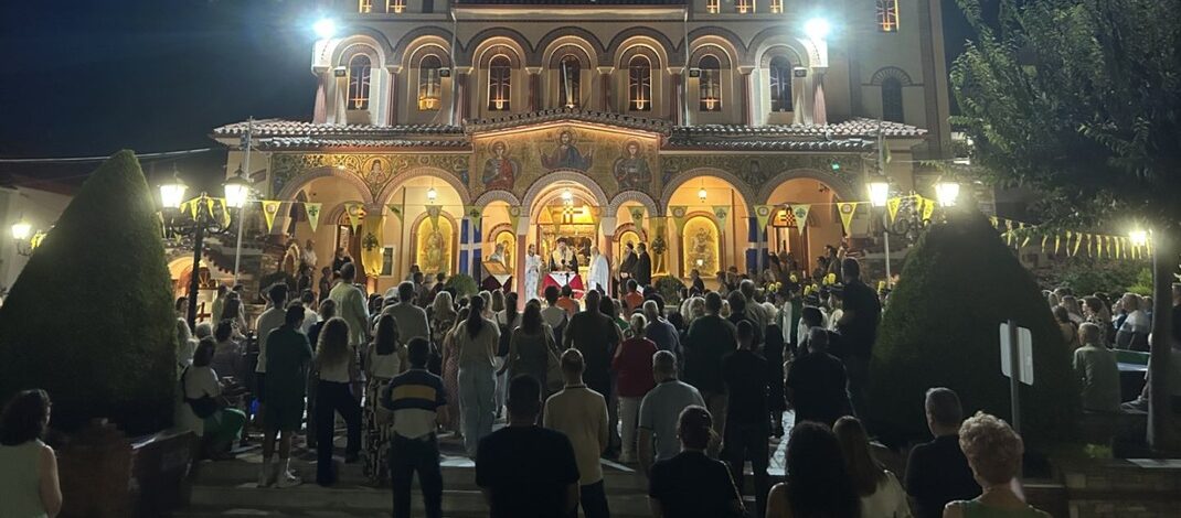 Μεγαλοπρεπής Περιφορά στον Ιερό Ναό Αγίου Γεωργίου Μεγαλομάρτυρος Λαρίσης.