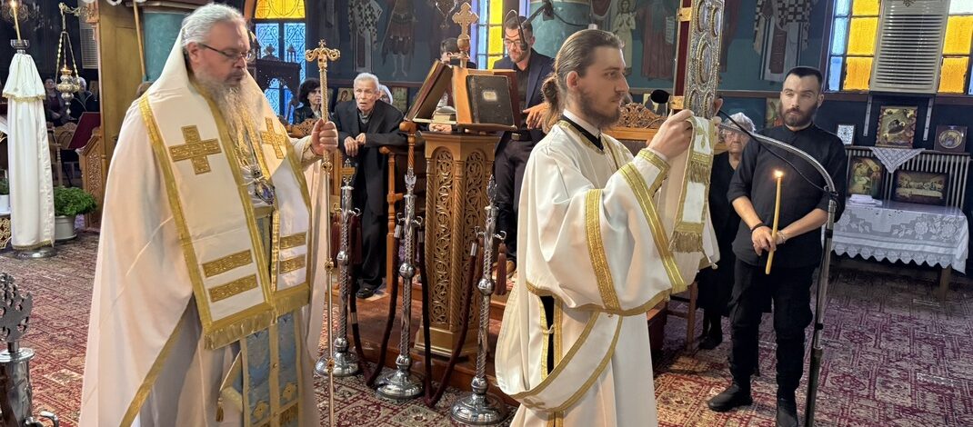 Ο Μητροπολίτης Λαρίσης και Τυρνάβου Ιερώνυμος στην ενορία Αγίου Αθανασίου Ψυχικού.