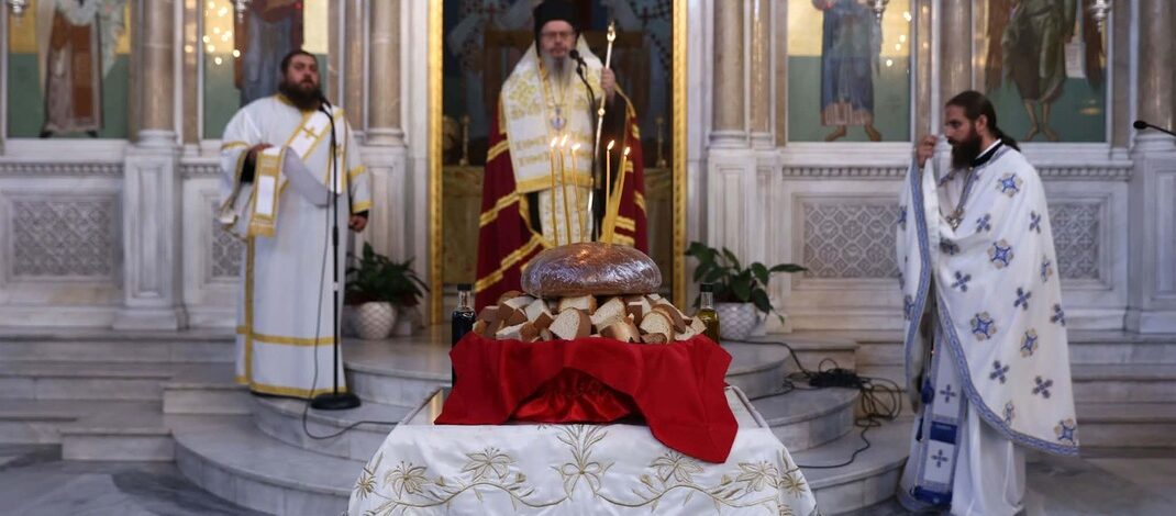 Με κατάνυξη η εορτή του Αγίου Διονυσίου του Αρεοπαγίτη στον Άγιο Αχίλλιο – Η Λάρισα τίμησε τον προστάτη της Δικαιοσύνης.